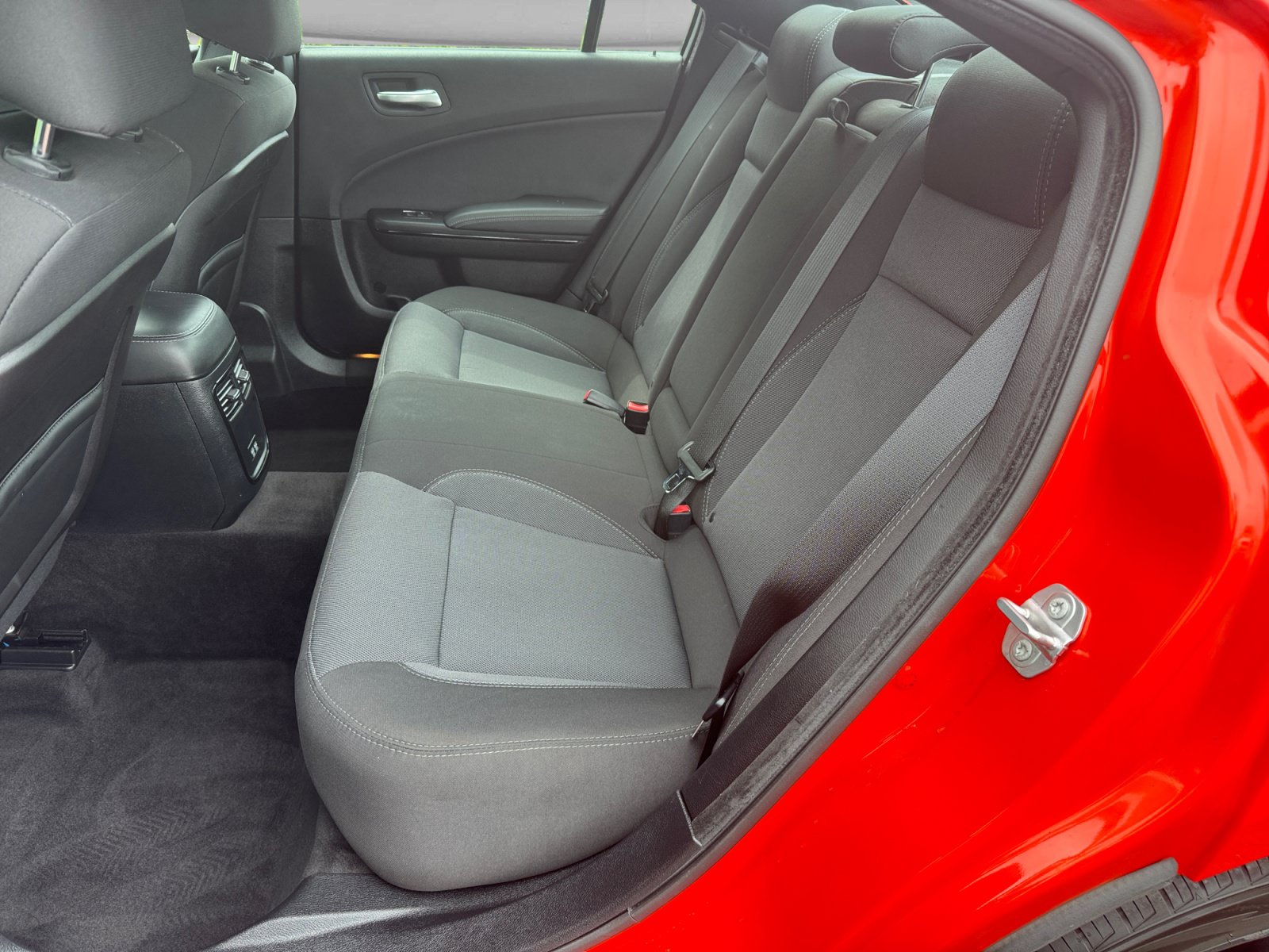 Used 2017 Dodge Charger SE w/ Blacktop Package RWD image 17