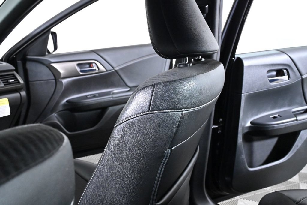 Used 2017 Honda Accord Sport image 21