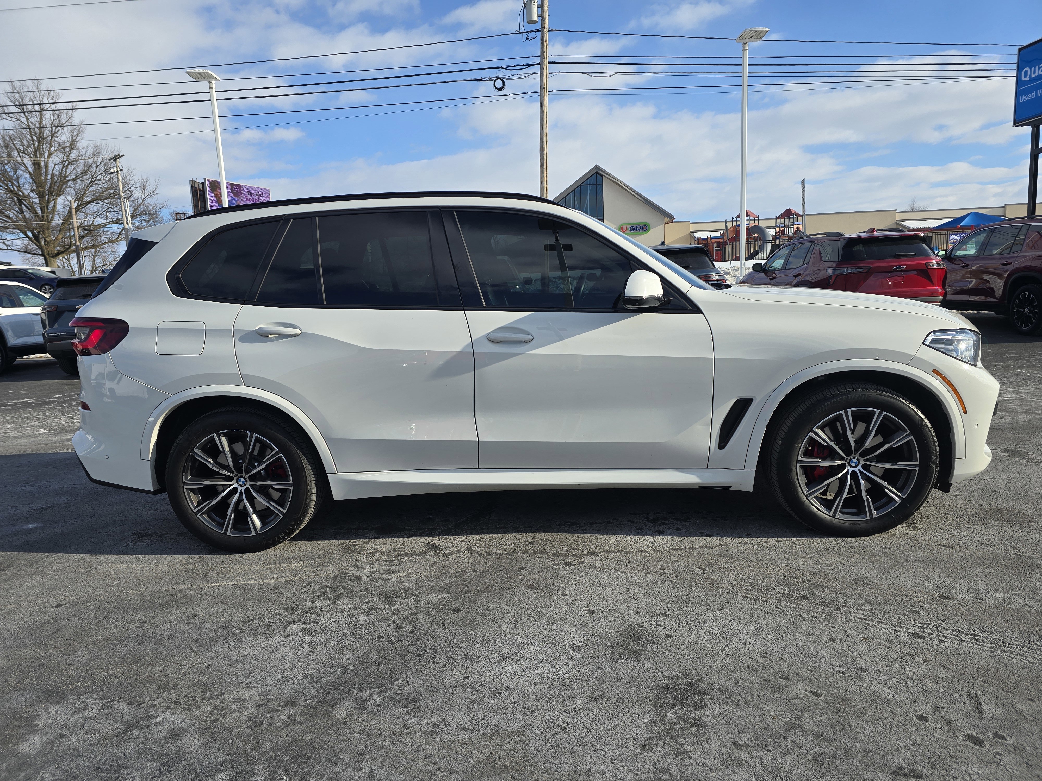 Used 2021 BMW X5 xDrive40i w/ M Sport Package image 4
