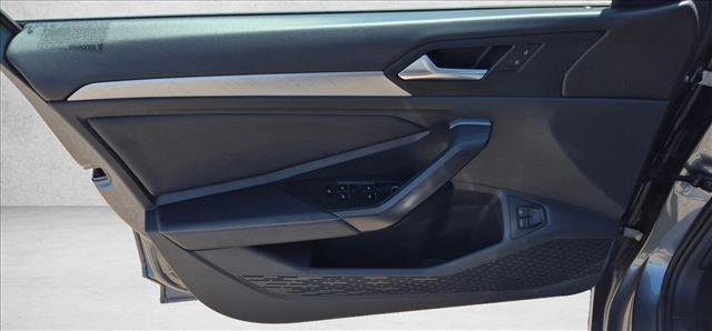 Used 2024 Volkswagen Jetta SE FWD image 10