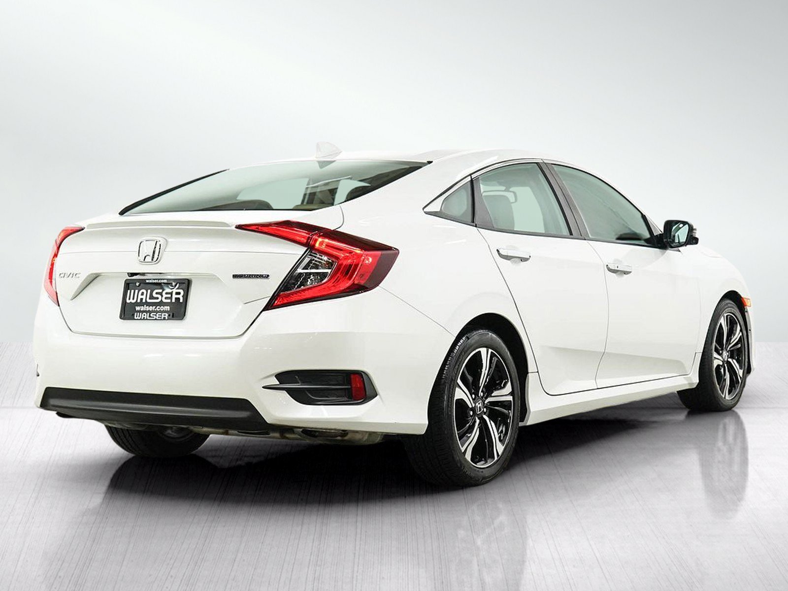 Used 2016 Honda Civic Touring image 5