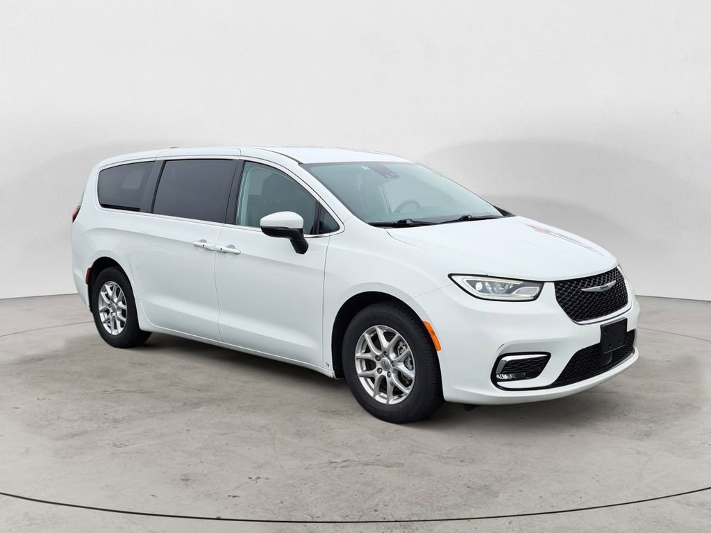 Used 2023 Chrysler Pacifica Touring-L