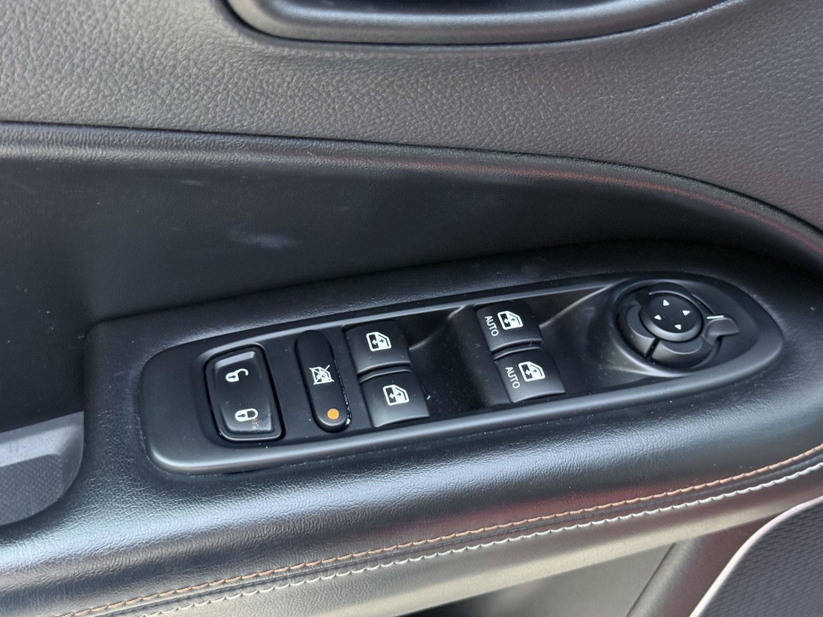 Used 2018 Jeep Compass Latitude w/ Popular Equipment Group AWD/4WD image 18