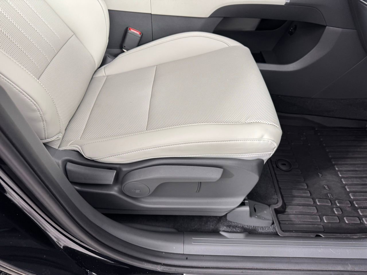 Used 2026 Hyundai Santa Fe SEL image 32