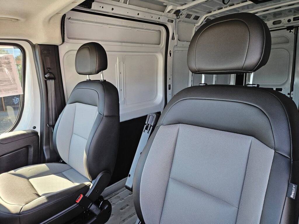 Used 2026 RAM ProMaster 2500 w/ Convenience Group FWD image 17