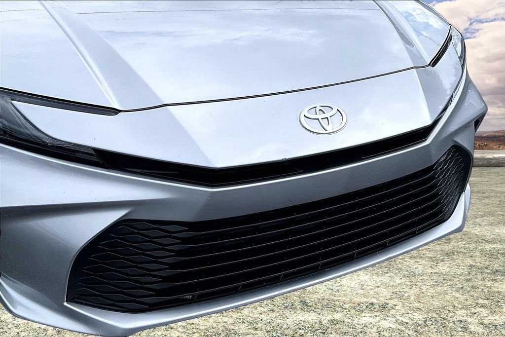 Used 2025 Toyota Camry LE FWD image 33