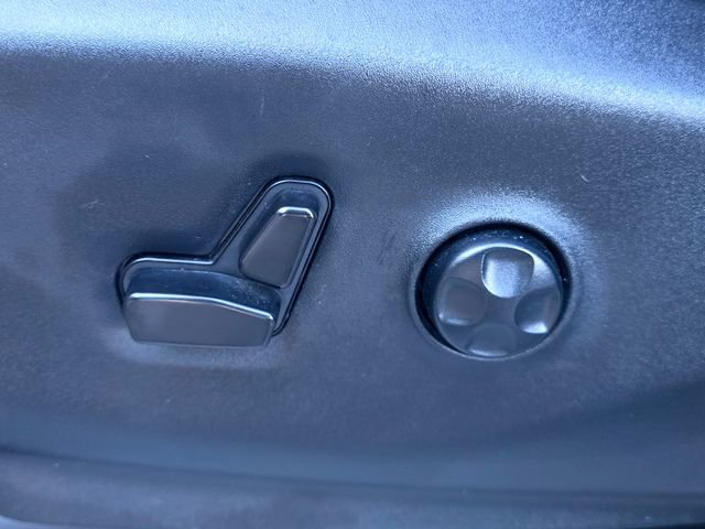 Certified 2023 Chrysler Pacifica Touring-L image 18