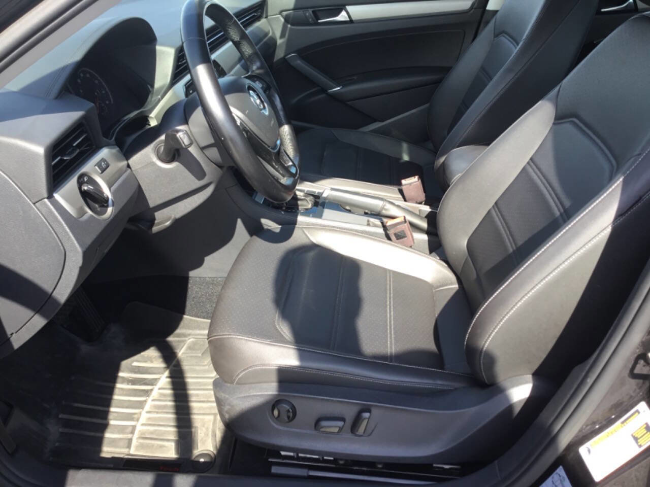Used 2020 Volkswagen Passat 2.0T SE image 4
