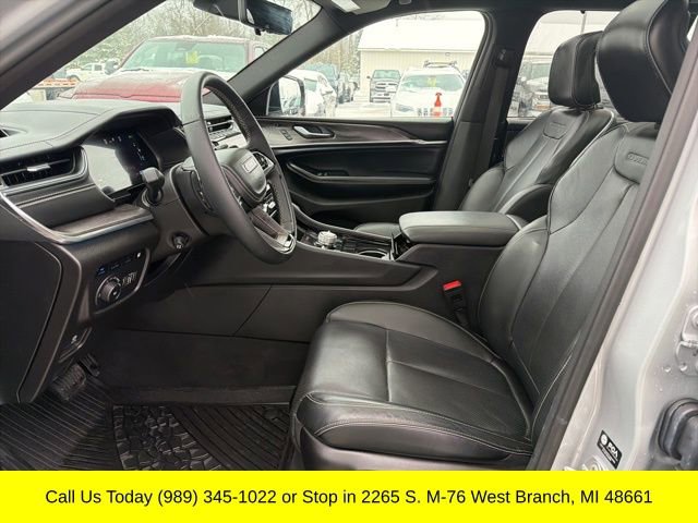Used 2024 Jeep Grand Cherokee Overland w/ Advanced Protech Group III image 2