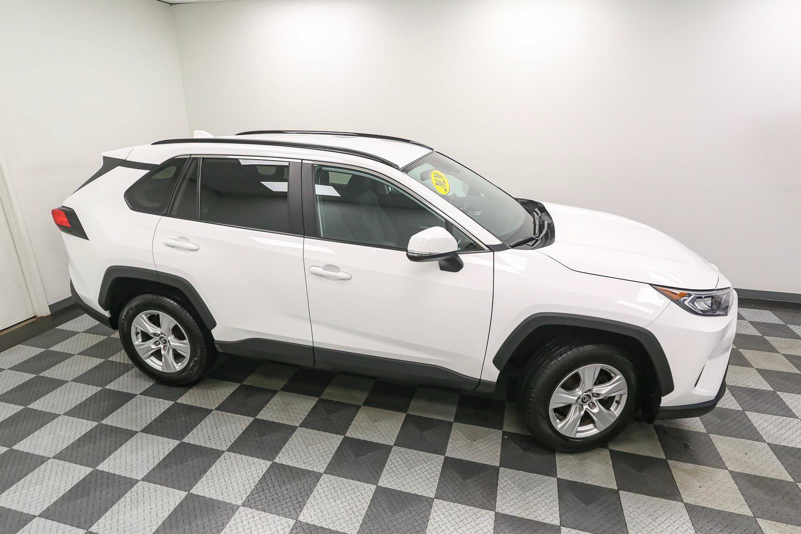 Used 2020 Toyota RAV4 XLE AWD/4WD image 5