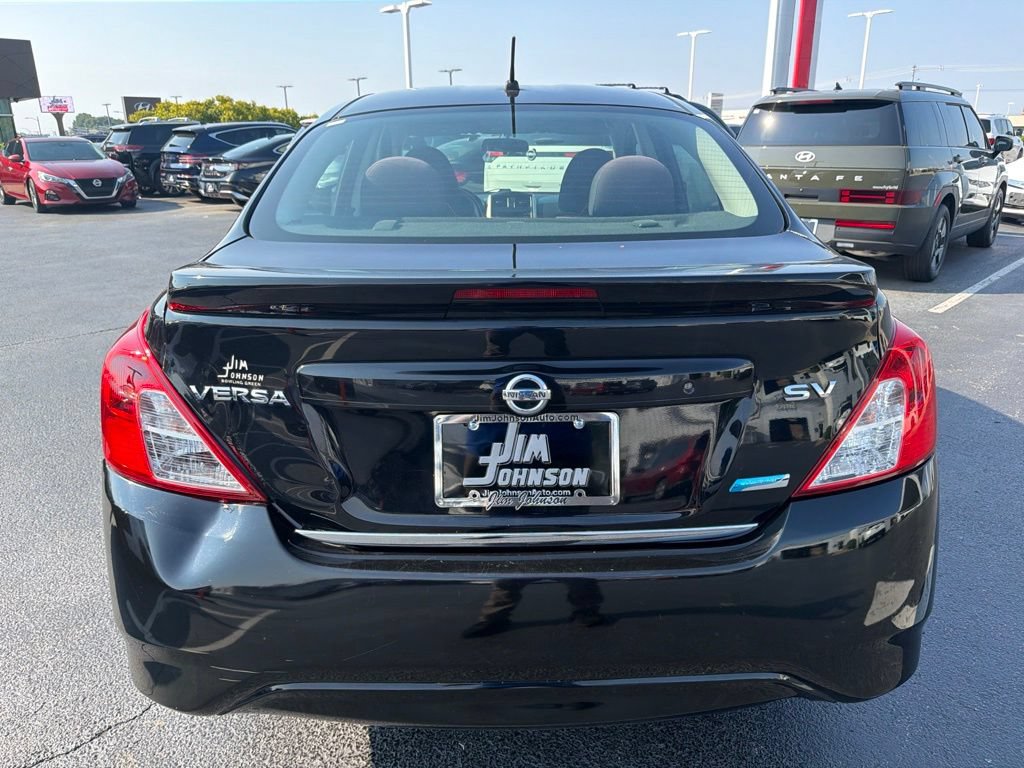 Used 2015 Nissan Versa SV FWD image 4