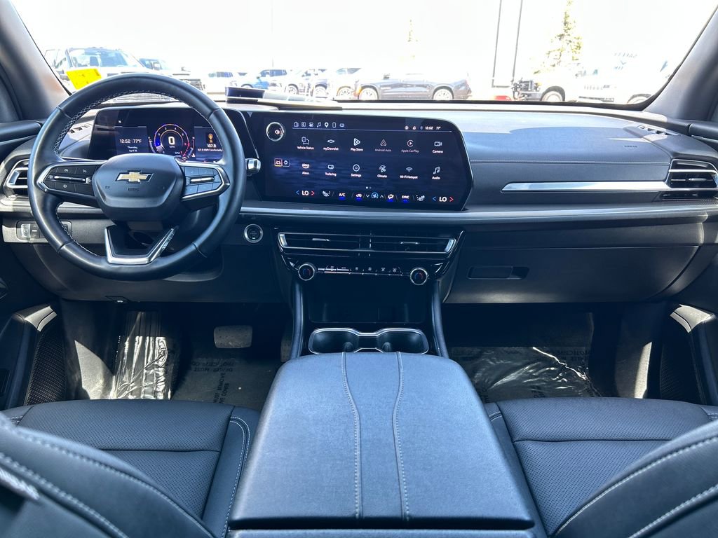 Used 2025 Chevrolet Traverse LT AWD/4WD image 6