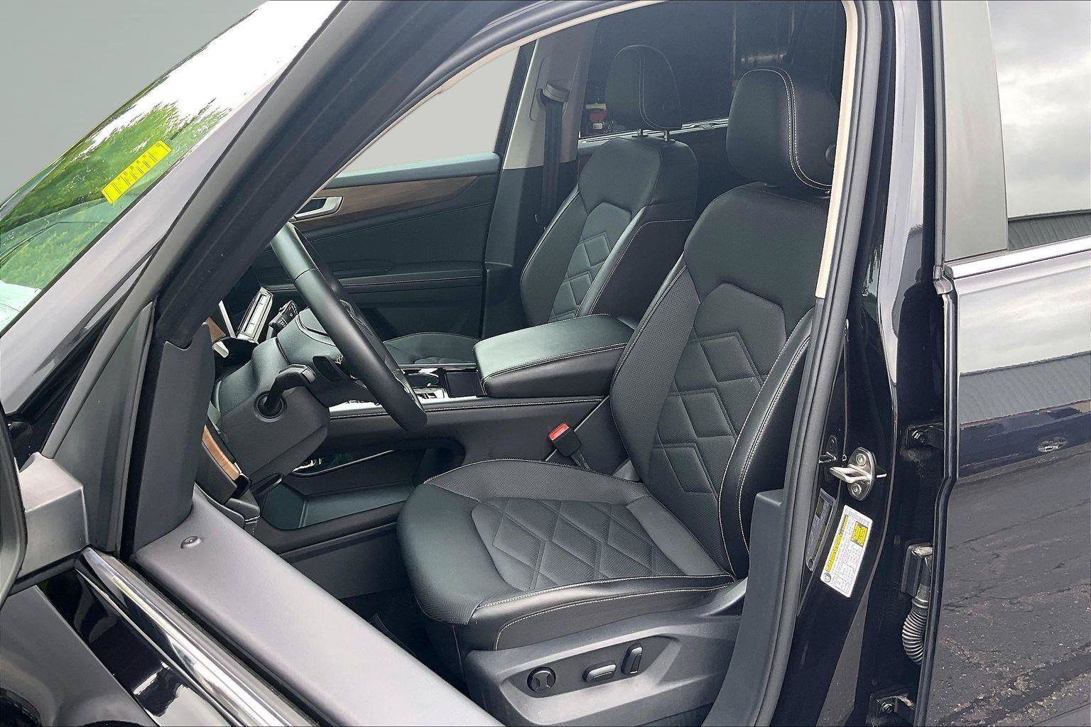 Used 2025 Volkswagen Atlas SE AWD/4WD image 24