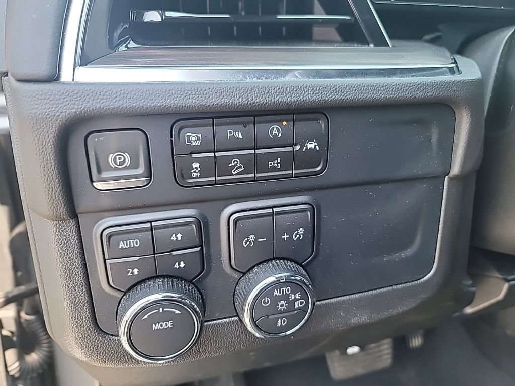 Certified 2025 Chevrolet Suburban Z71 AWD/4WD image 14