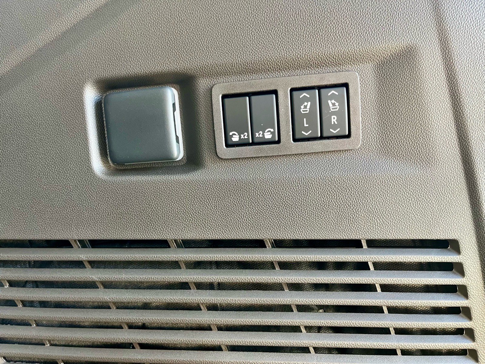 New 2026 GMC Yukon Elevation image 29