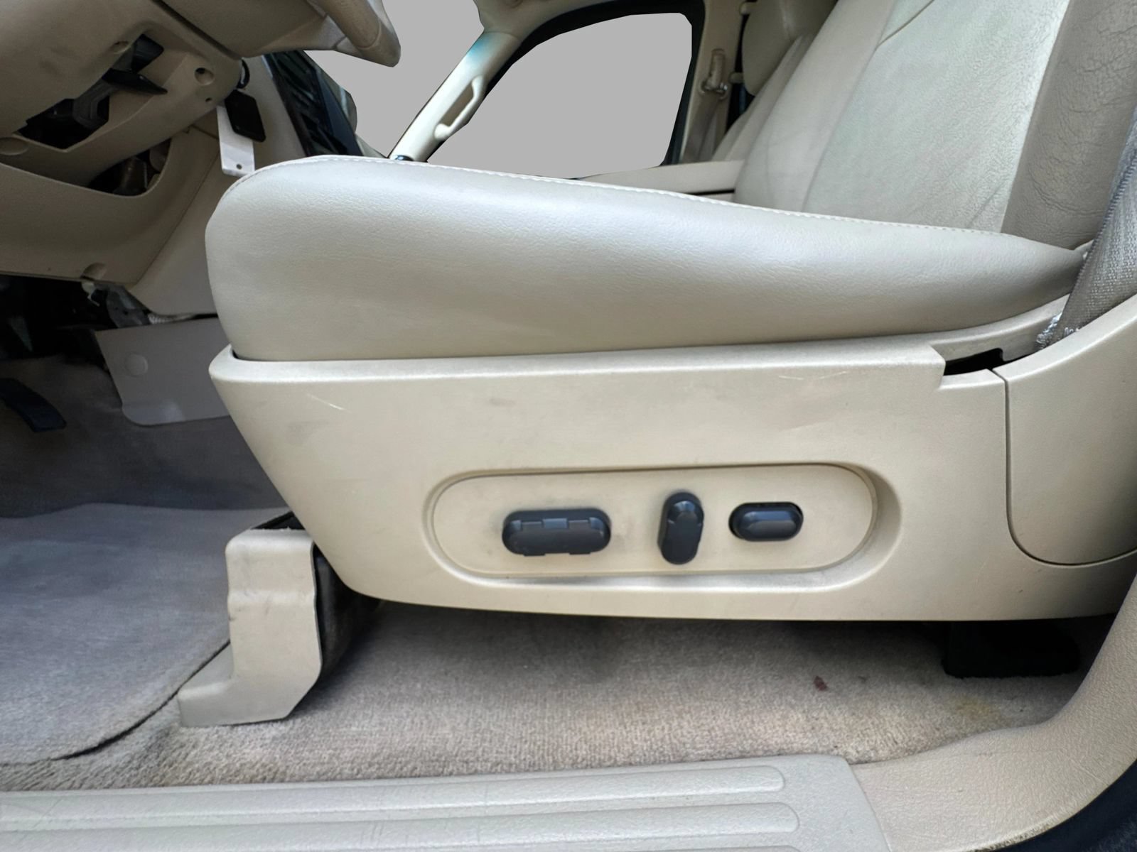 Used 2006 Ford Explorer Limited RWD image 24
