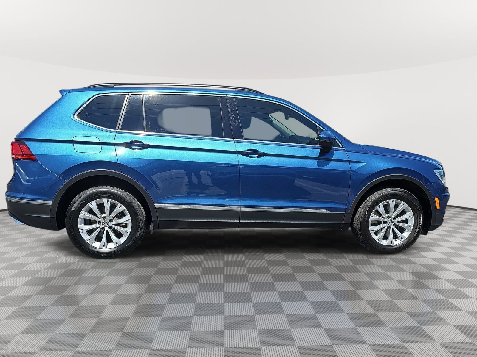 Used 2018 Volkswagen Tiguan SE AWD/4WD image 4