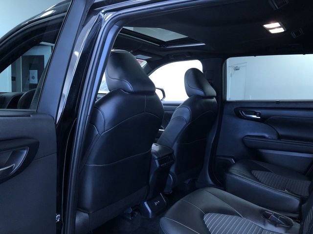 Certified 2025 Toyota Highlander XSE AWD/4WD image 19