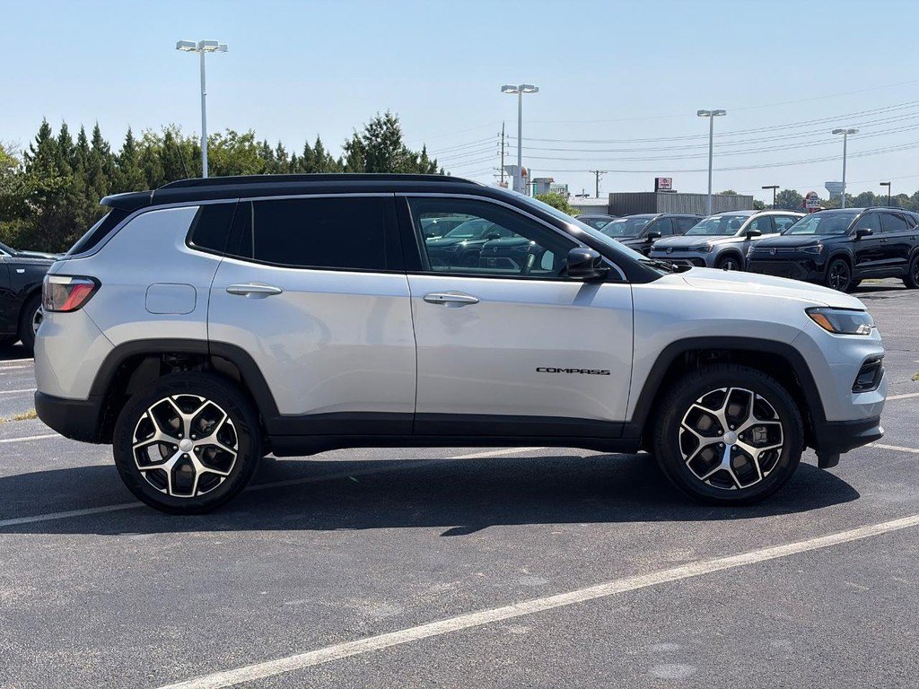Used 2024 Jeep Compass Limited AWD/4WD image 4