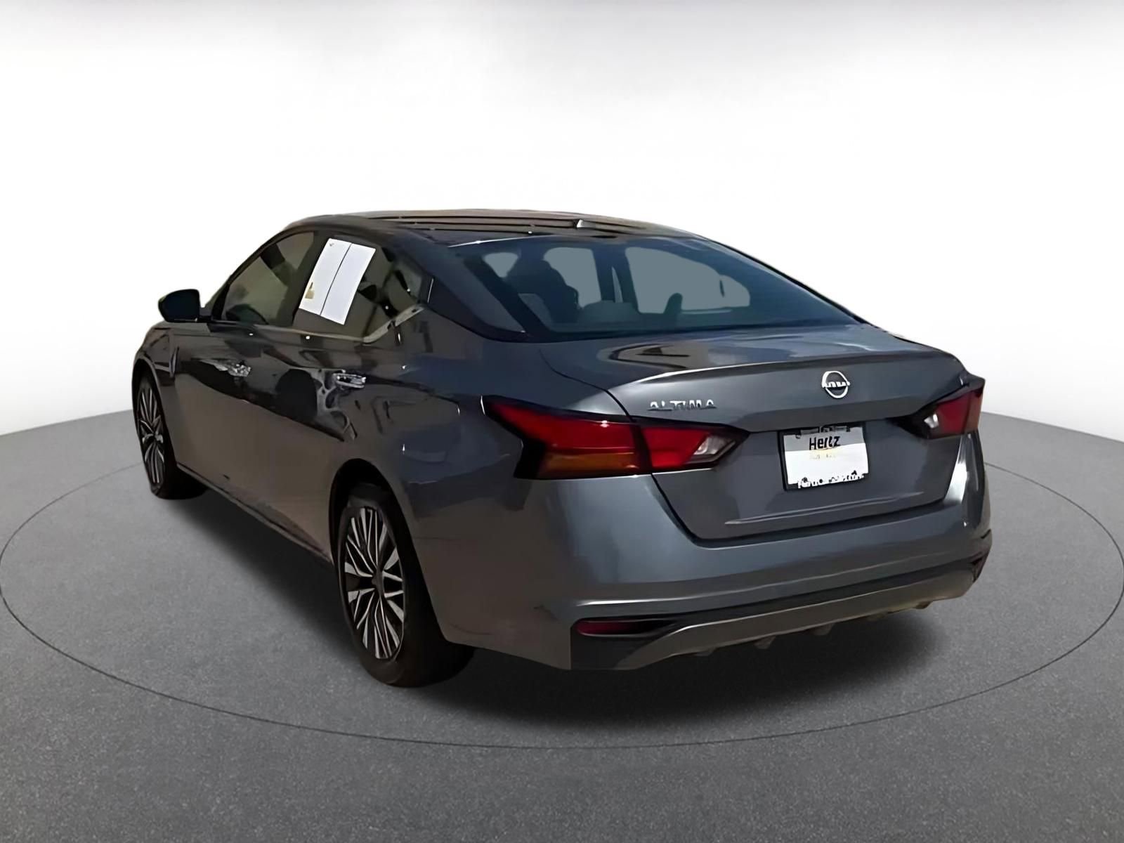 Used 2025 Nissan Altima 2.5 SV FWD image 12