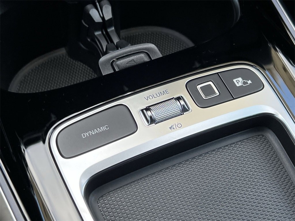 Certified 2025 Mercedes-Benz GLA 250 4MATIC image 32