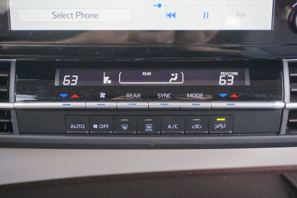 Used 2024 Toyota Sienna LE image 11