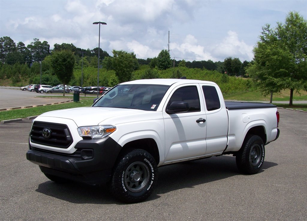 Used 2023 Toyota Tacoma SR image 3