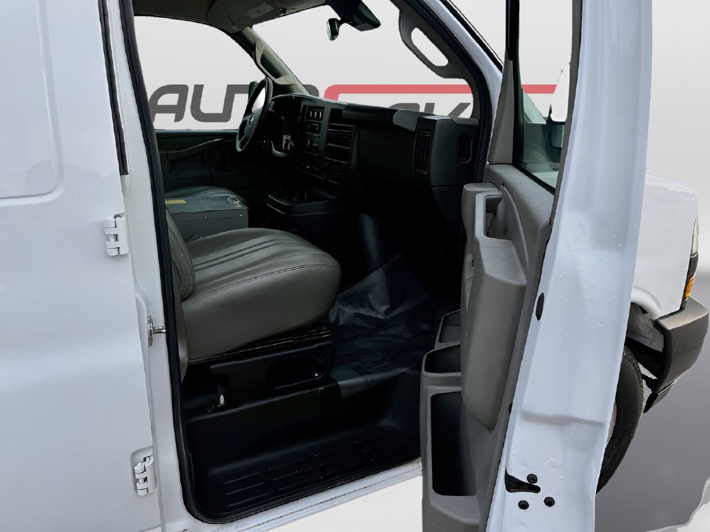 Used 2024 Chevrolet Express 2500 RWD image 24