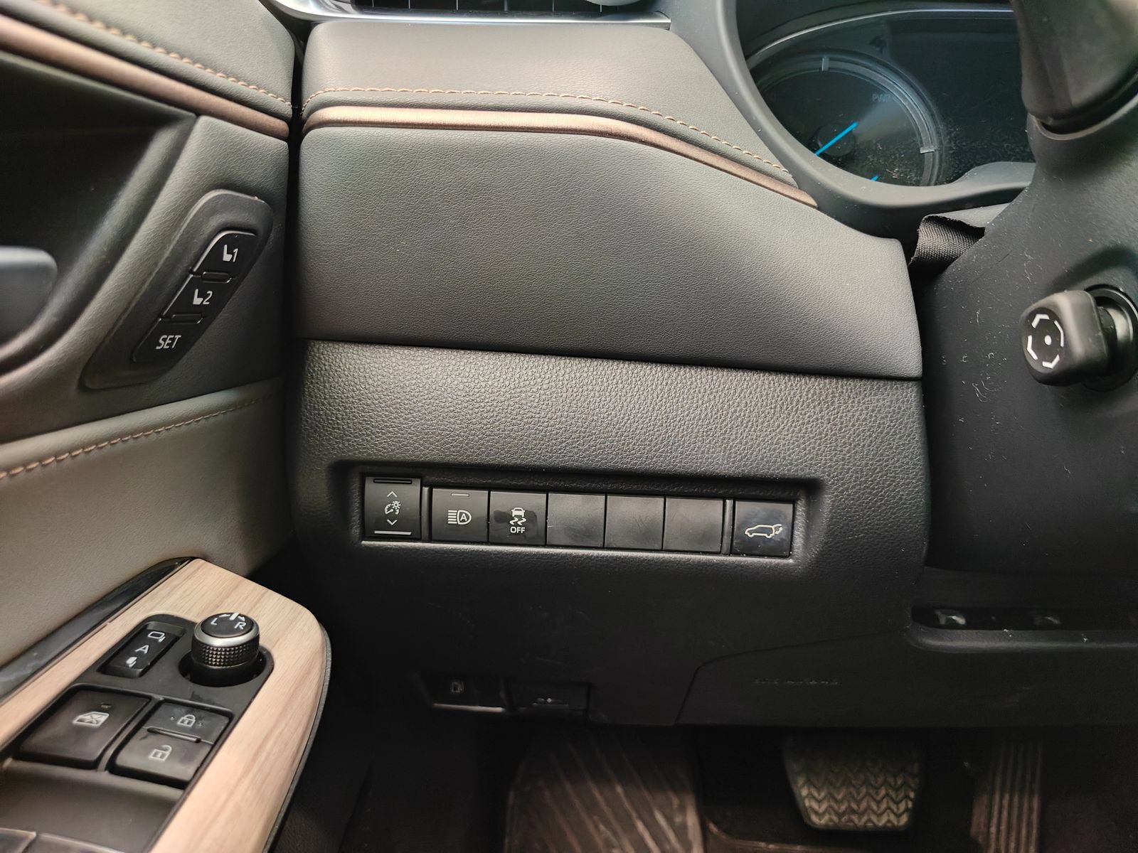 Used 2023 Toyota Venza XLE AWD/4WD image 11