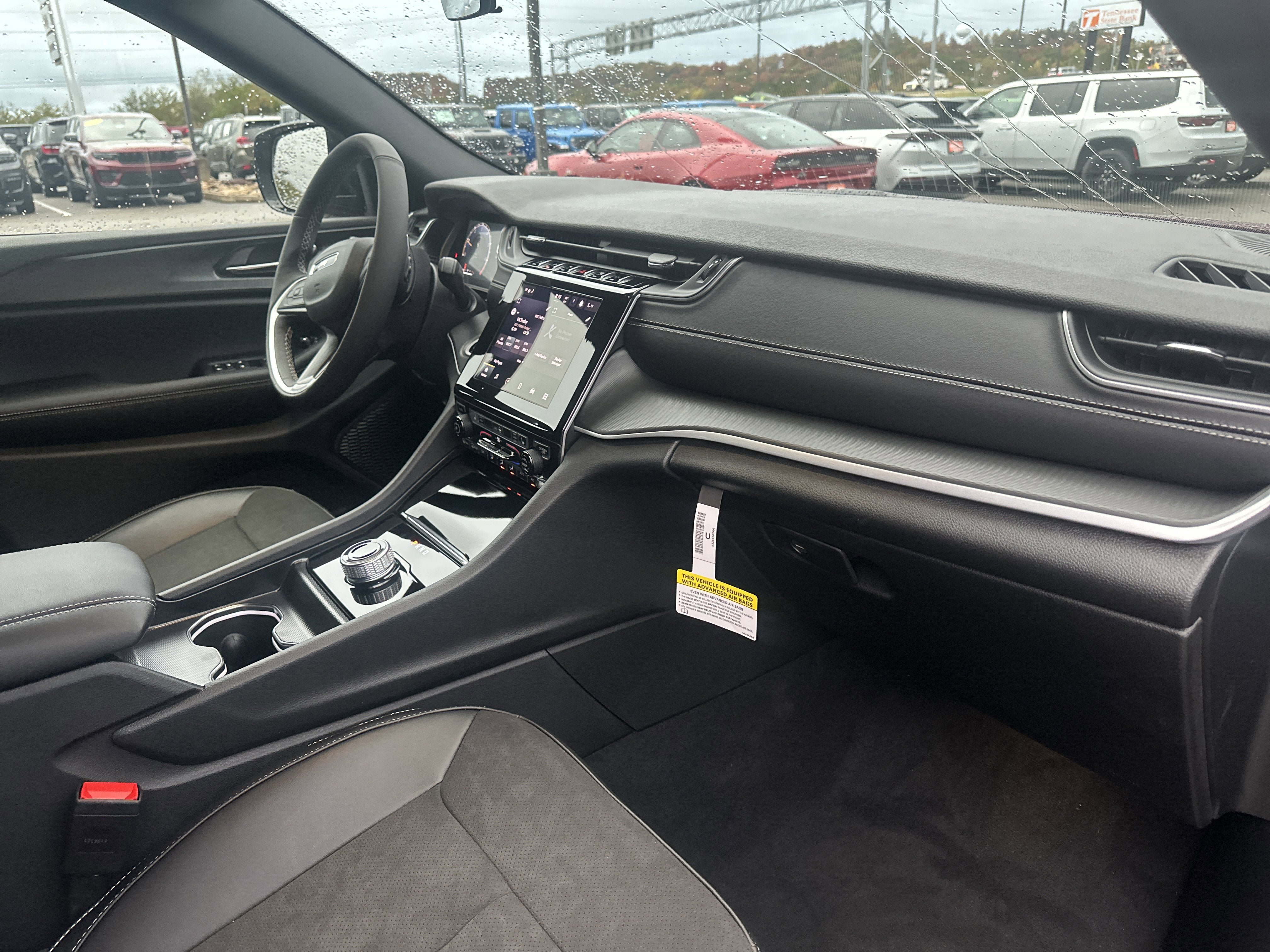 New 2025 Jeep Grand Cherokee Altitude AWD/4WD image 28
