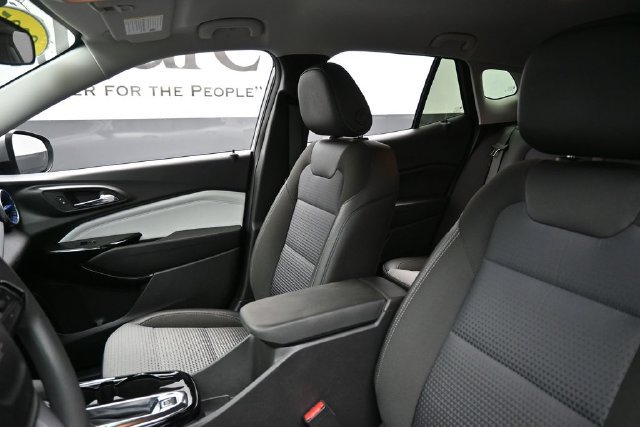 Used 2025 Chevrolet Trax LT FWD image 17