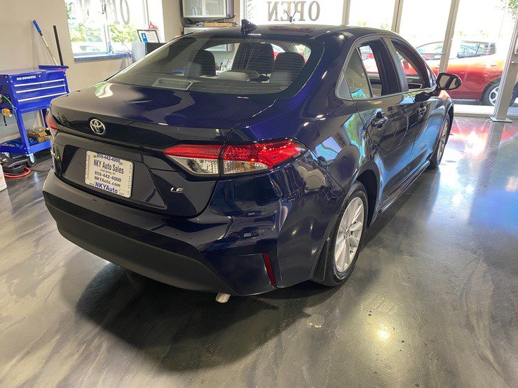 Used 2025 Toyota Corolla LE w/ LE Premium Package FWD image 8