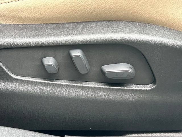 Used 2024 Cadillac XT4 Luxury w/ Cold Weather Package AWD/4WD image 39