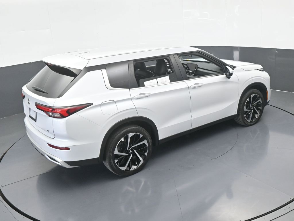 Used 2023 Mitsubishi Outlander SE image 59