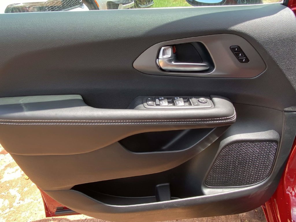 New 2027 Chrysler Pacifica Select FWD image 42