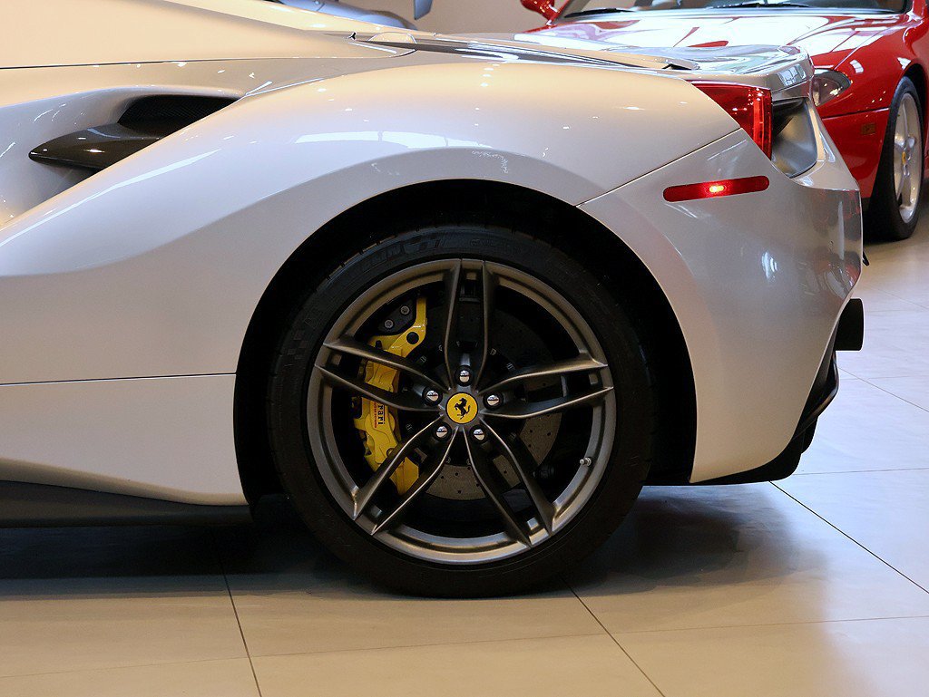 Certified 2018 Ferrari 488 Spider RWD image 63