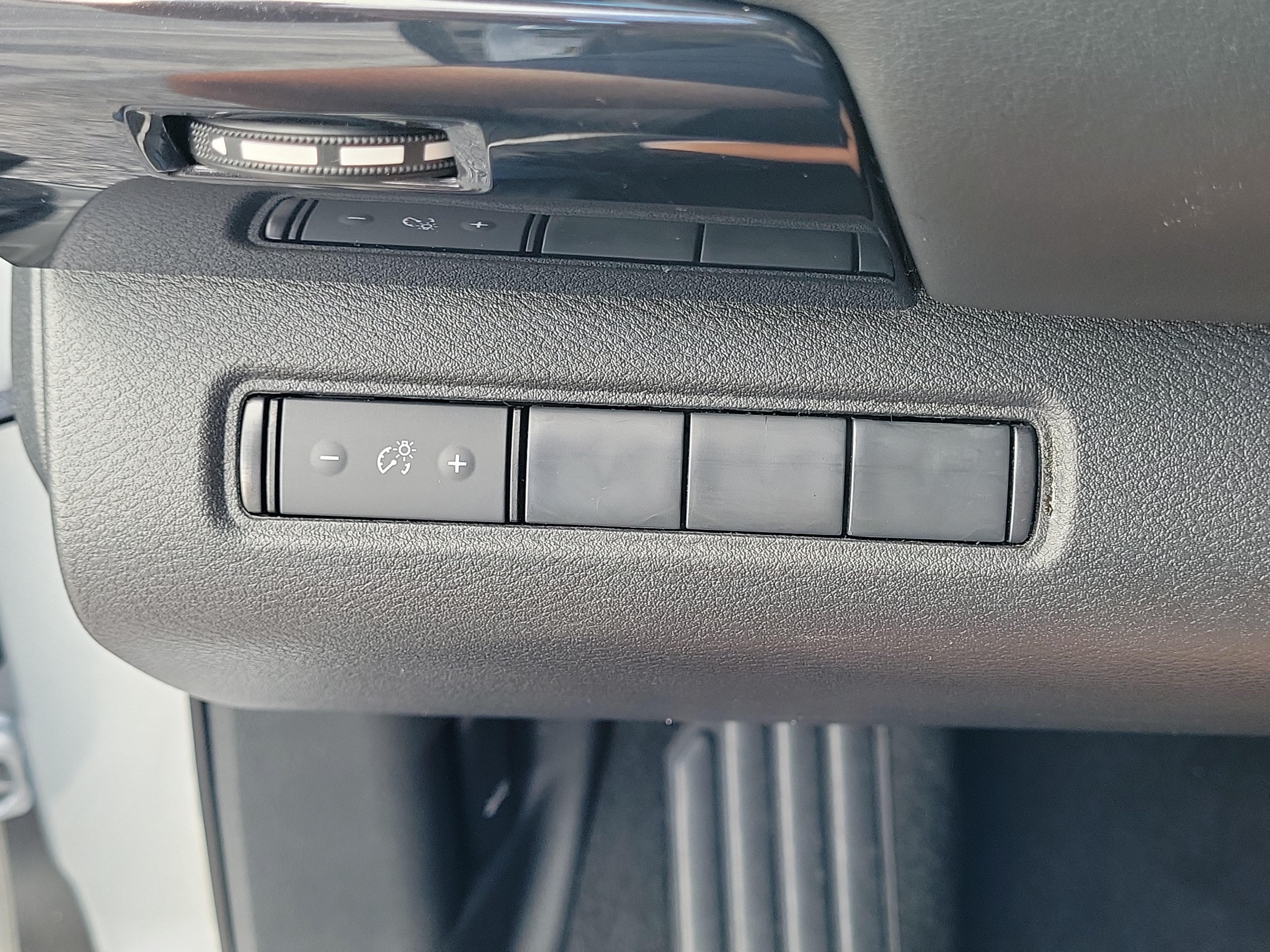 Certified 2025 Nissan Pathfinder S FWD image 22