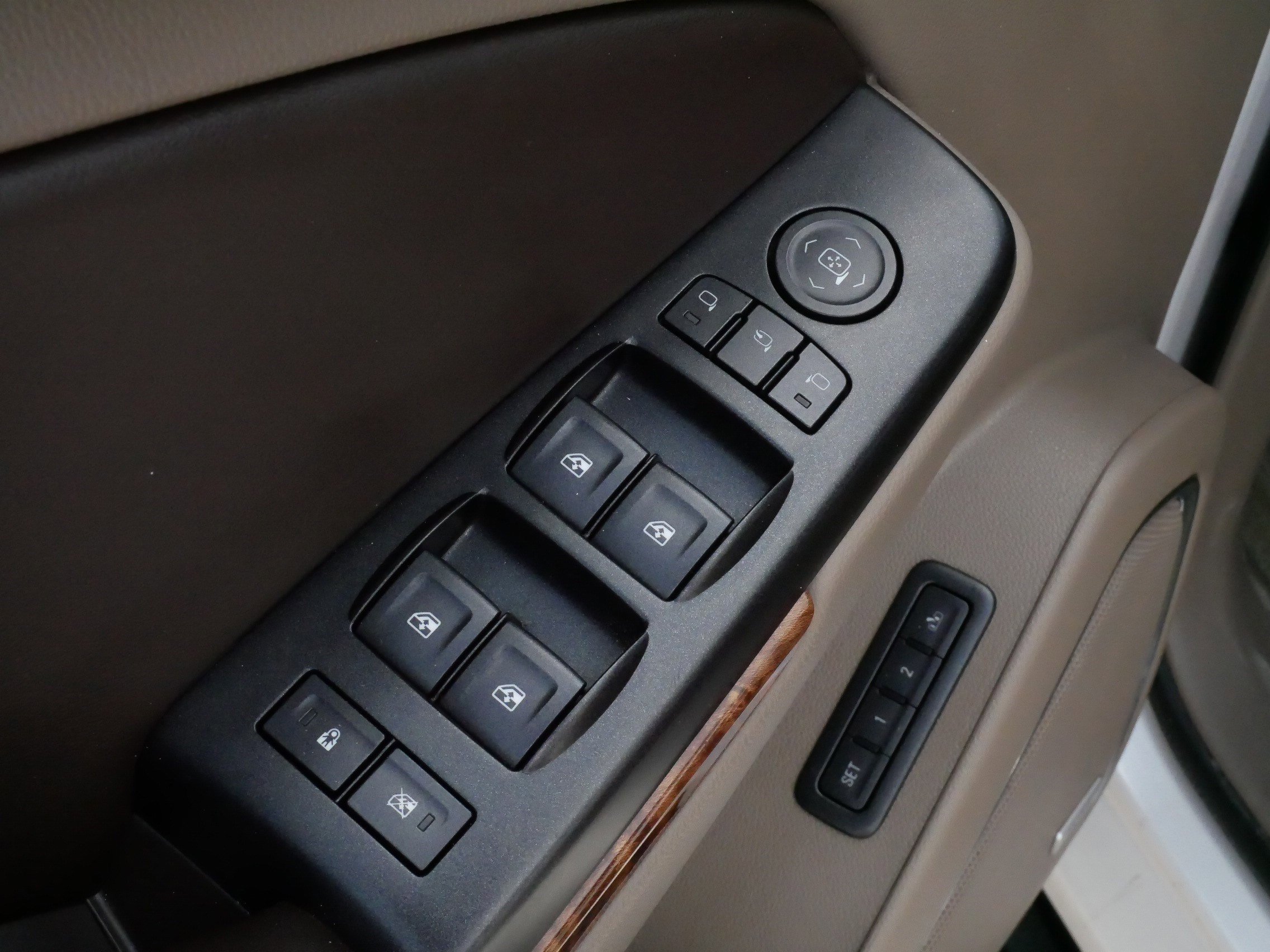 Used 2016 Chevrolet Suburban LTZ AWD/4WD image 19