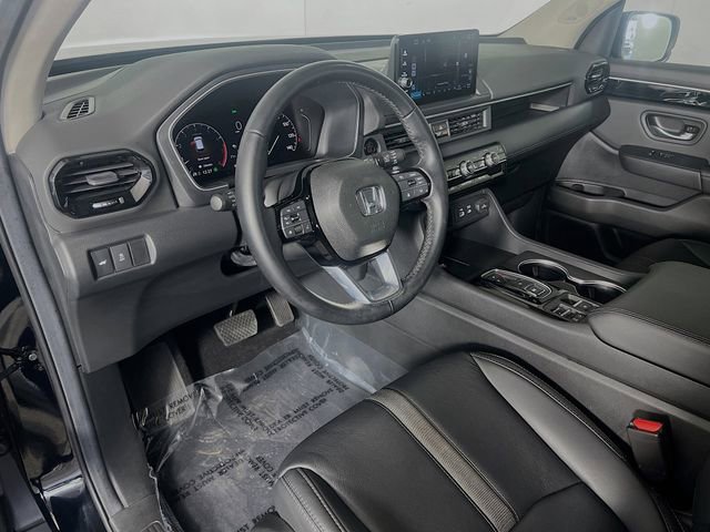 Used 2025 Honda Pilot Touring image 11
