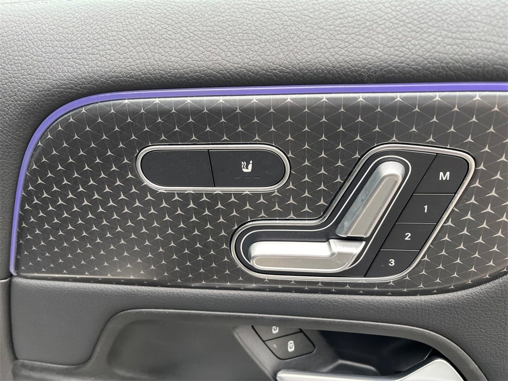 Certified 2025 Mercedes-Benz GLA 250 4MATIC image 17