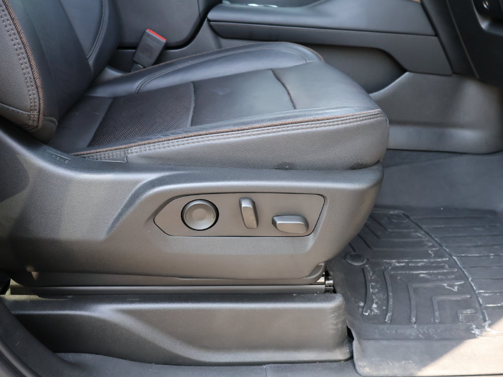 Used 2023 Chevrolet Tahoe High Country AWD/4WD image 9
