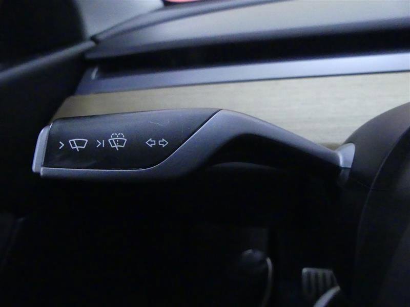 Used 2022 Tesla Model Y Performance image 17