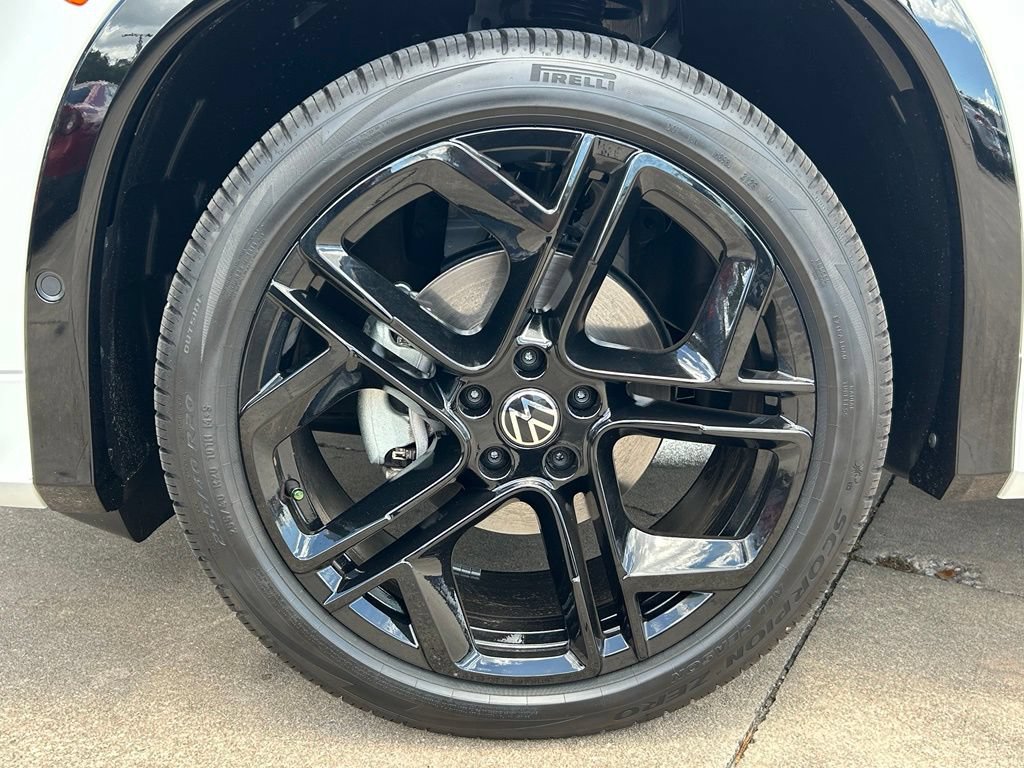 New 2026 Volkswagen Tiguan SE R-Line FWD image 32