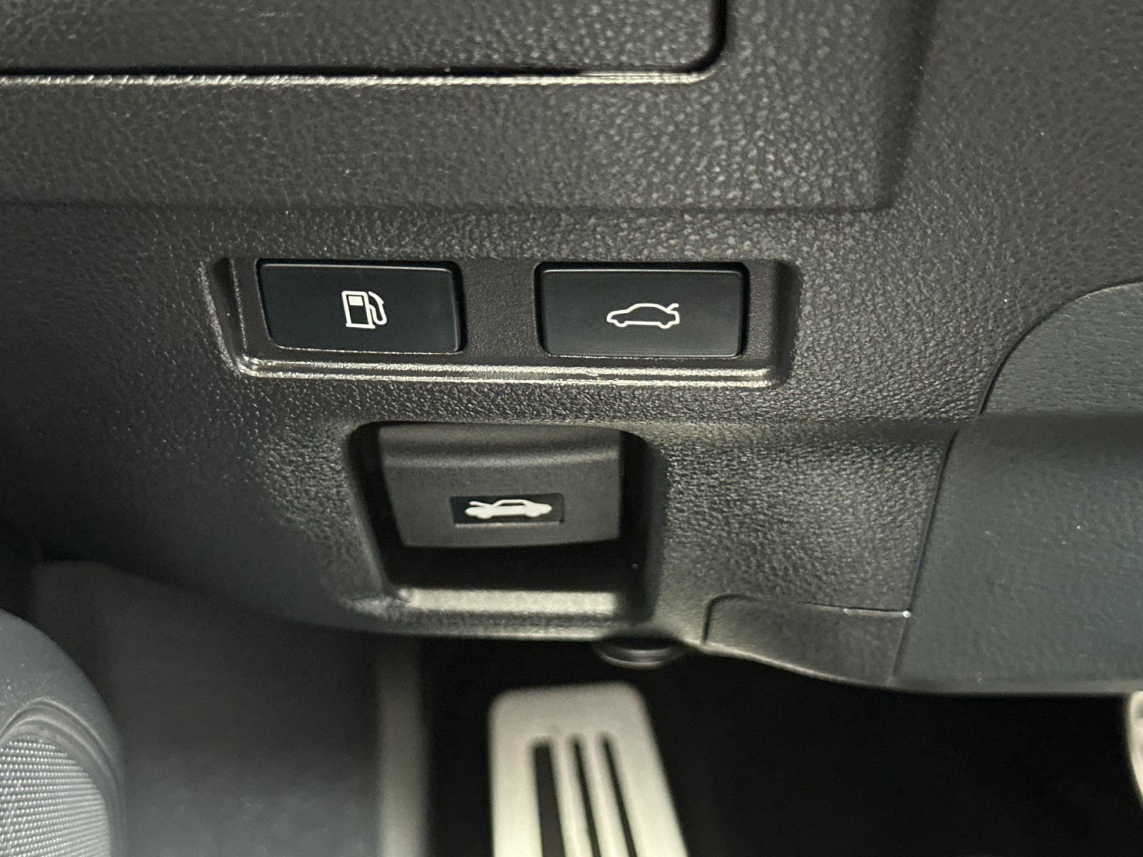 Used 2023 Lexus ES 300h F Sport w/ Accessory Package (Z2) FWD image 30