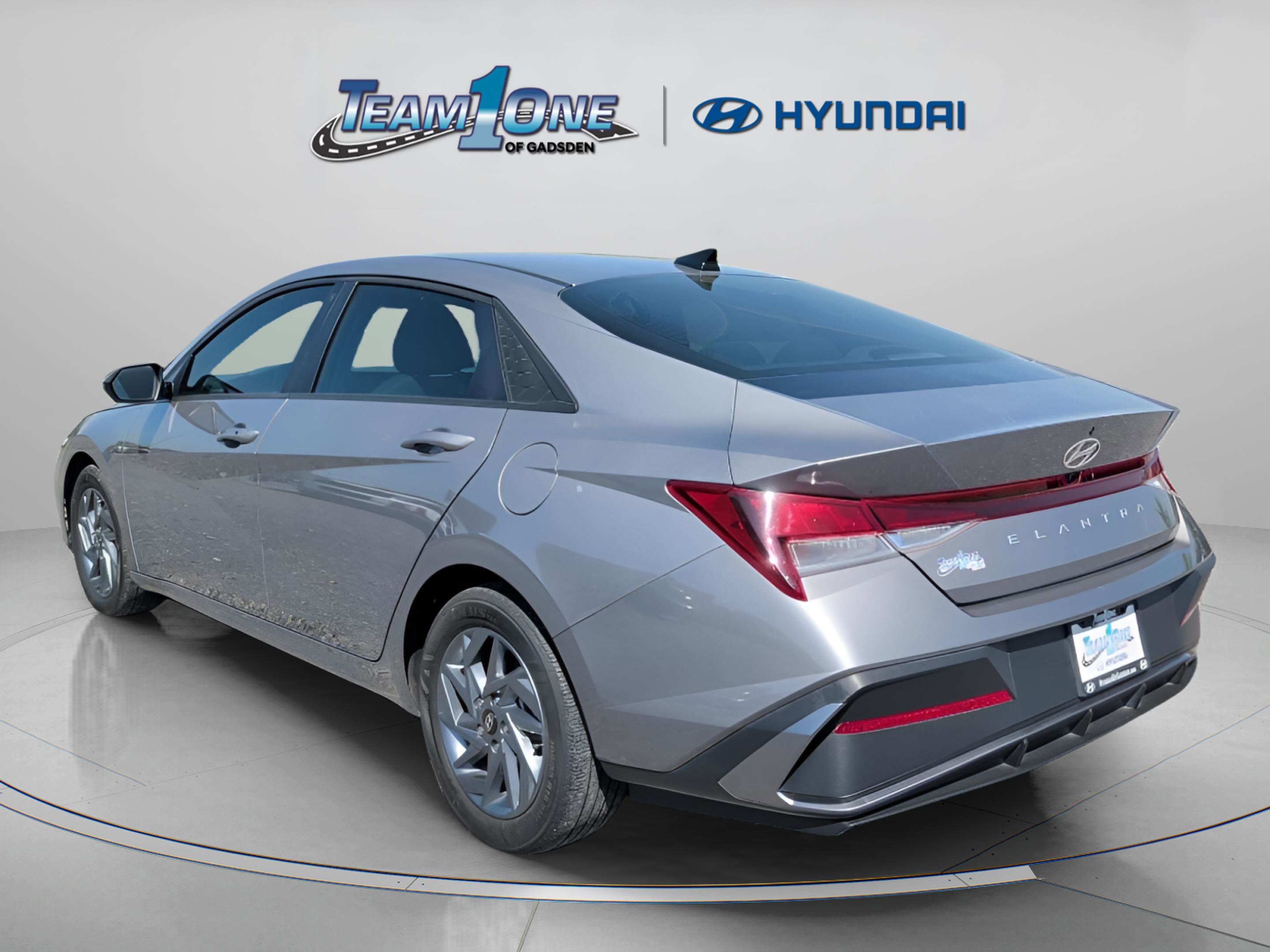 Used 2024 Hyundai Elantra SEL FWD image 6