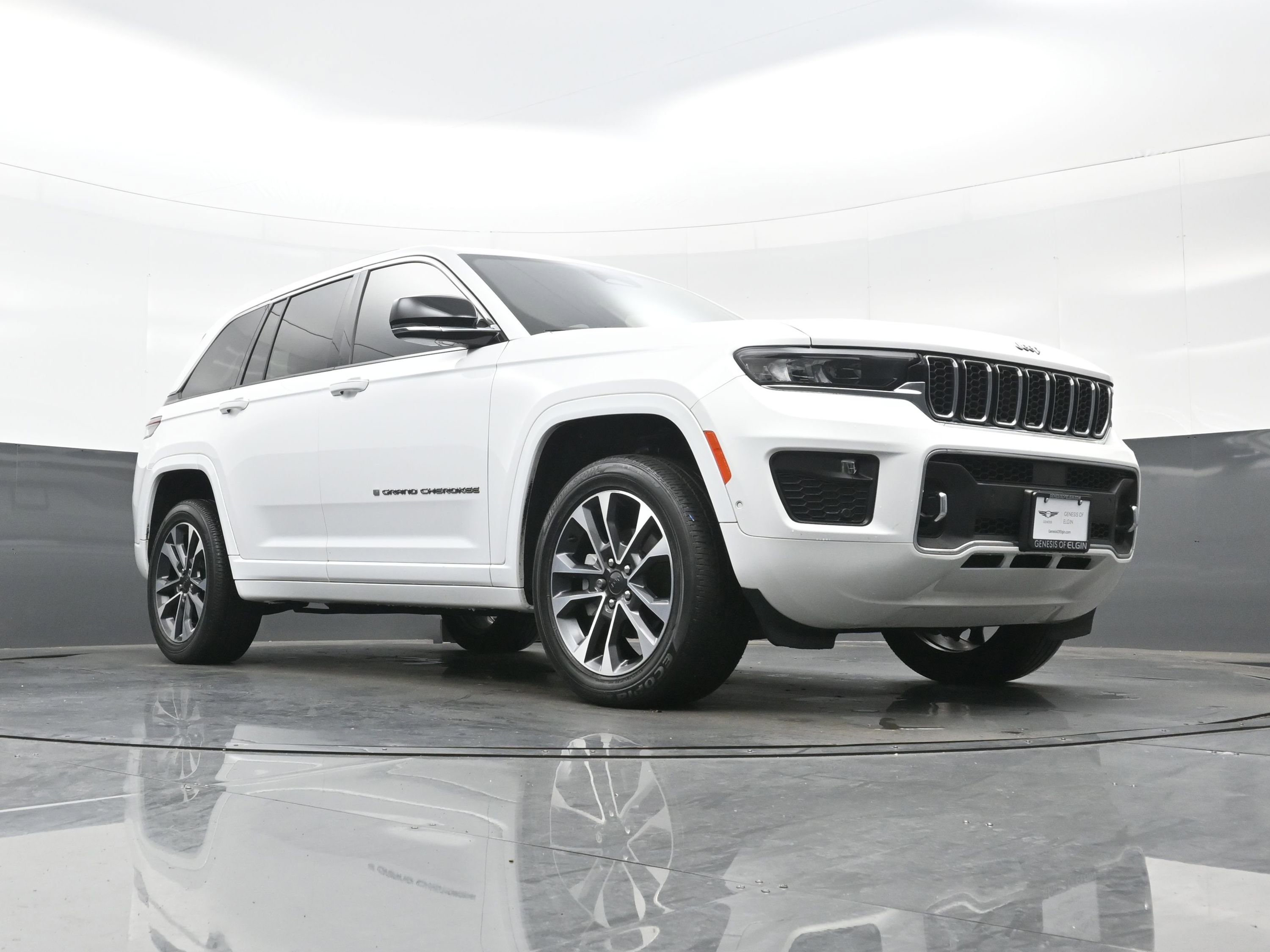 Used 2023 Jeep Grand Cherokee Overland AWD/4WD image 35