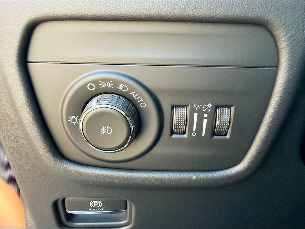 New 2026 Jeep Grand Cherokee Summit AWD/4WD image 37