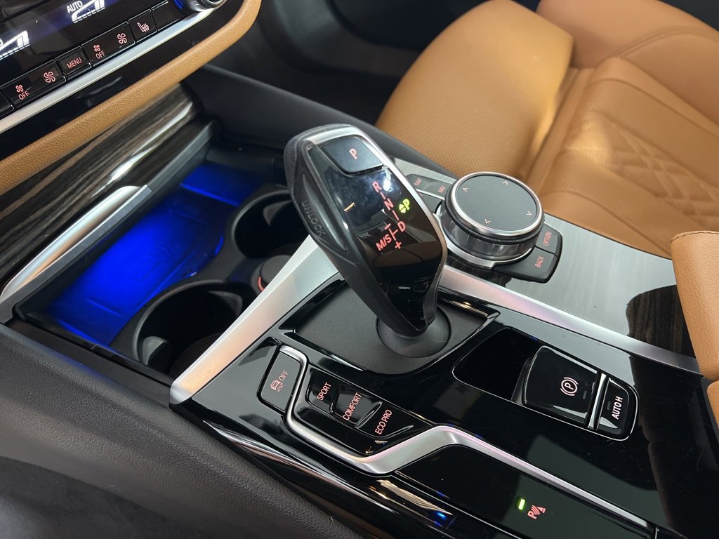 Used 2023 BMW 540i xDrive w/ Premium Package image 13