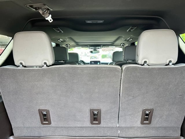 Used 2022 GMC Yukon XL SLT w/ SLT Premium Package AWD/4WD image 15