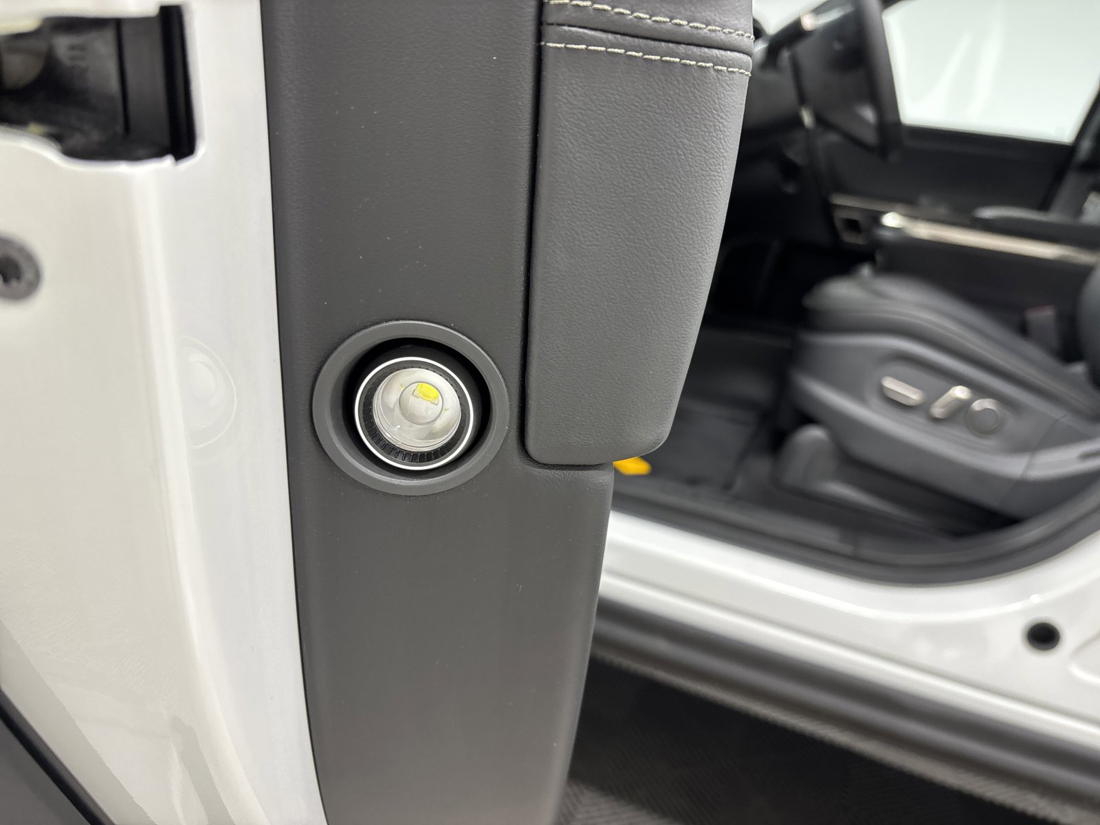 Used 2023 Rivian R1T Adventure AWD/4WD image 30
